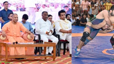 Photo of मुख्यमंत्री ने गोरखपुर मंे कुश्ती प्रतियोगिता के समापन समारोह मंे विजेता खिलाड़ियोें को उ0प्र0 केसरी,उ0प्र0 कुमार व उ0प्र0 वीर अभिमन्यु पुरस्कार से सम्मानित किया