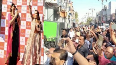 Photo of रोहतक में बॉलीवुड की अभिनेत्री मलाइका अरोड़ा के आने से लगी भीड़