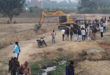 Photo of पुनवा तालाब पर मिट्टी खुदाई का मामला प्रशासन के लिए बना सिर दर्द