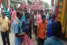 Photo of माघ मेले में सफाई कर्मियों ने विभिन्न मांगों को लेकर की हड़ताल