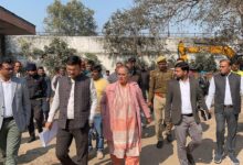 Photo of नगर निगम मुख्यालय निर्माण में देरी पर महापौर सख्त, औचक निरीक्षण में चीफ इंजीनियर को फटकार, पेट्रोल पंप तत्काल हटाने के निर्देश