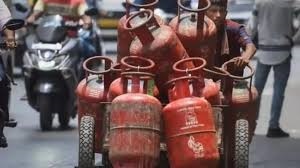 Photo of परसपुर में गैस सिलेंडर डिलीवरी में अनियमितता का मामला गरमाया