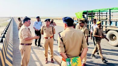 Photo of पुलिस अधीक्षक विश्वजीत द्वारा वैकल्पिक मार्ग चहलारी घाट पुल का किया गया निरीक्षण, दिये गये आवश्यक दिशा निर्देश