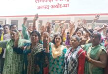 Photo of बुल्डोजर कार्रवाई के विरोध में कलेक्ट्रेट पहुंचे गौरी पट्टी के लोग