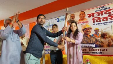 Photo of श्रमिकों के योगदान के बिना राष्ट का निर्माण संभव नहीं-जिलाधिकारी
