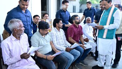 Photo of जनता दर्शन में उमड़ी फरियादियों की भीड़, उपमुख्यमंत्री केशव प्रसाद मौर्य ने मौके पर दिए समाधान के निर्देश