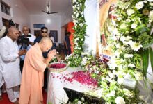 Photo of मुख्यमंत्री ने जनपद आजमगढ़ में भारतीय जनता पार्टी के क्षेत्रीय अध्यक्ष श्री विनोद राय की दिवंगत माताजी के चित्र पर पुष्प अर्पित कर भावभीनी श्रद्धांजलि दी